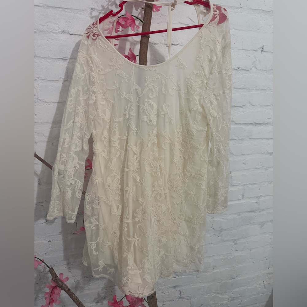 Elegant Lace Long-Sleeve Dress in Cream